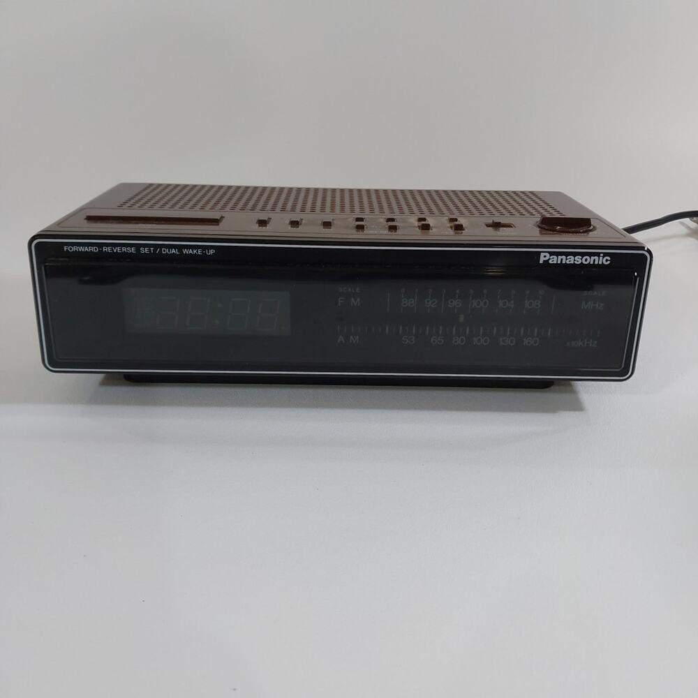 Vintage Panasonic Simulated Wood Cabinet AM/FM Alarm Clock RC-6210